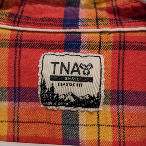 2/25 🌹TNA flannel - Picture 3 of 3